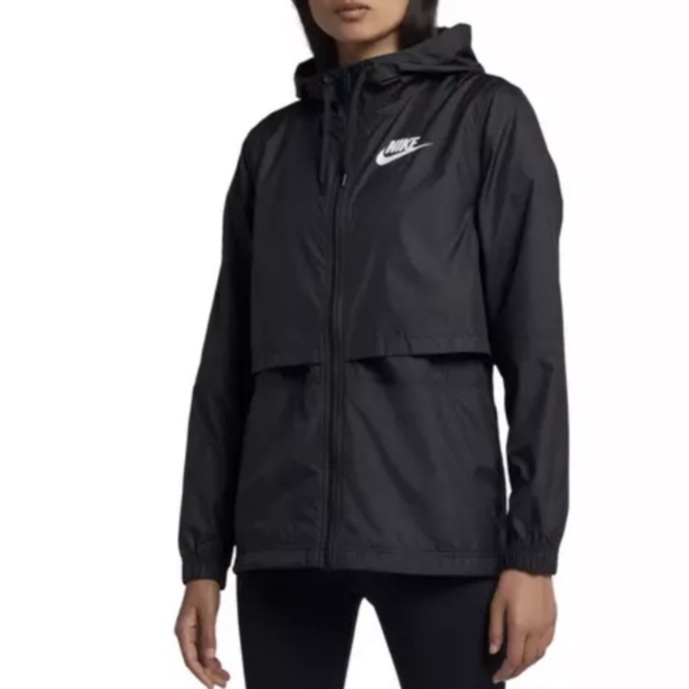 Nike wind breaker sportswear essential black size s